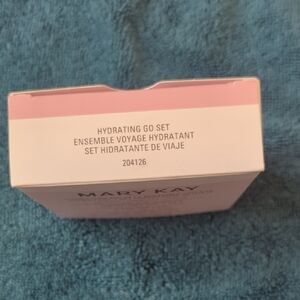 Mary Kay Hydrating Go Set in Pink Box